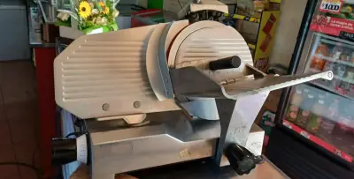 Cortadora de fiambres profesional - miniatura 4