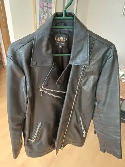 Chaqueta de cuero negra con cierre metálico - miniatura 1