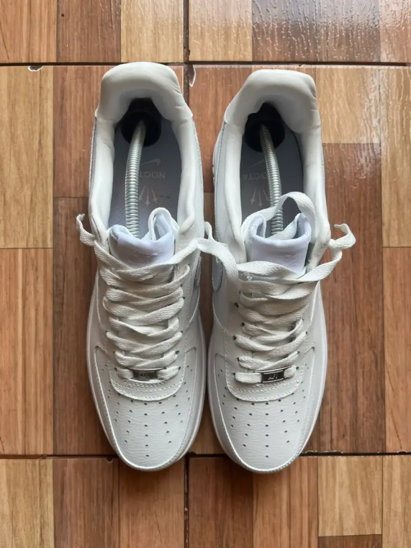 Zapatillas deportivas blancas Nike clásicas - 3