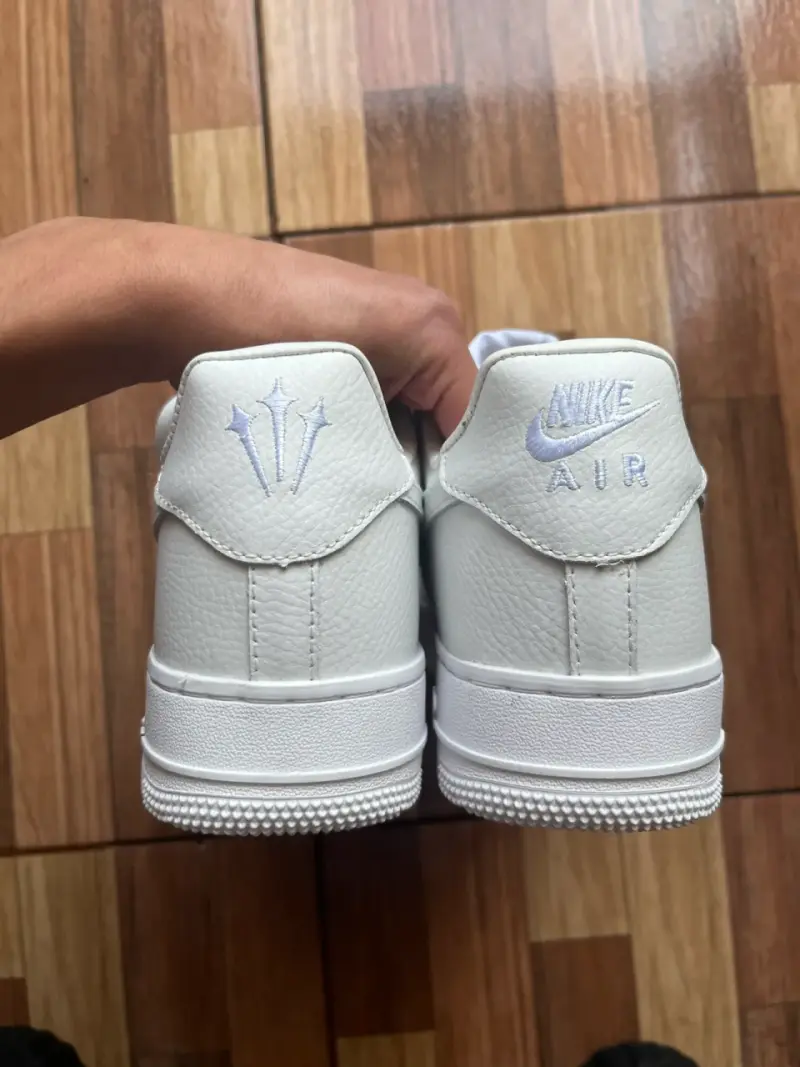 Zapatillas deportivas blancas Nike clásicas - 4