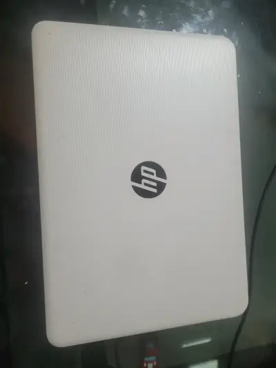 Notebook HP con pantalla de 14 pulgadas Windows 10 - miniatura 4