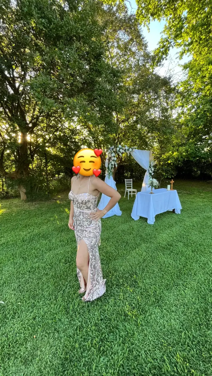 Vestido largo elegante con encaje floral - 1