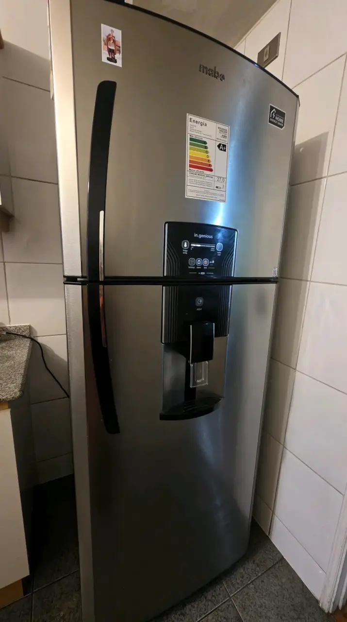 Refrigerador Mabe con dispensador de agua - 1
