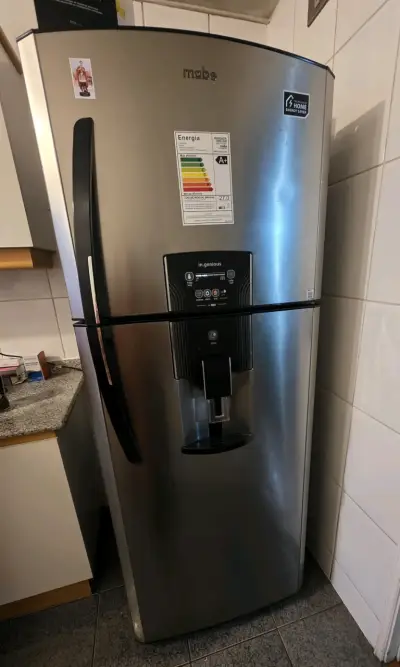 Refrigerador Mabe con dispensador de agua - miniatura 2