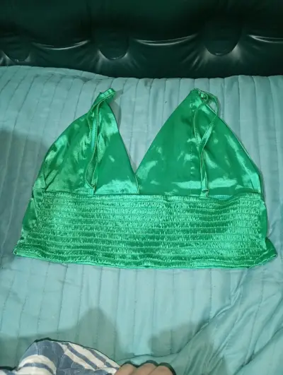 Top de bikini verde satinado - miniatura 1