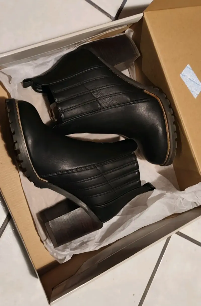 Botines de cuero negro con tacón - 1