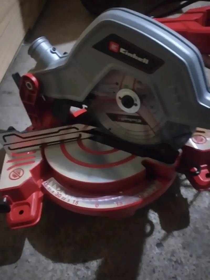 Sierra ingletadora Einhell TC-MS 2112 - 1