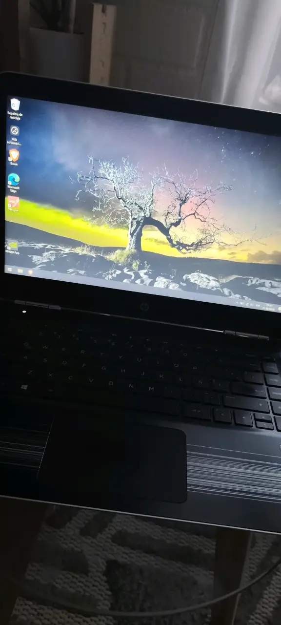 Laptop HP plateado en buen estado - 3