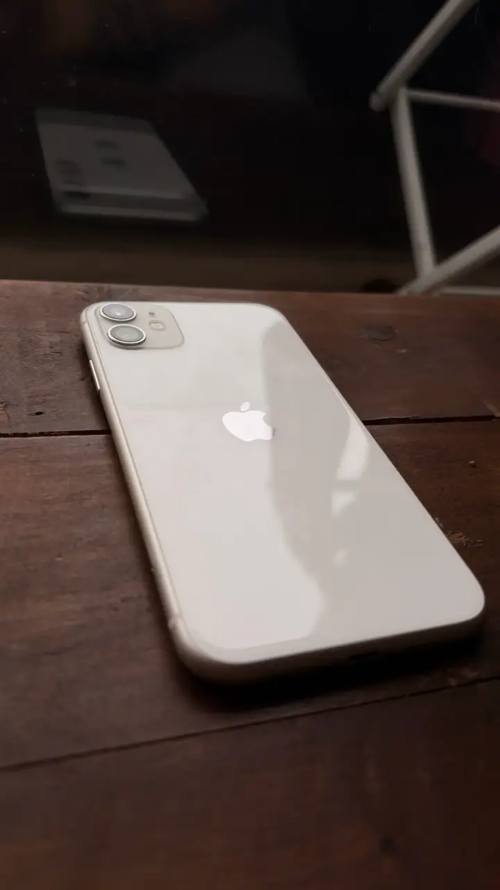 iPhone 11 blanco 64GB - 1