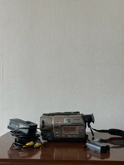 Videocámara Sony Handycam TRV 517 - miniatura 1