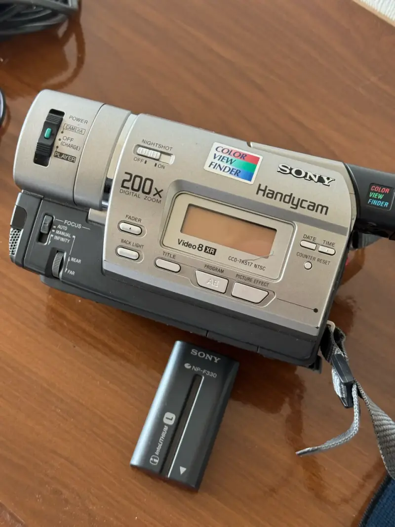 Videocámara Sony Handycam TRV 517 - 2