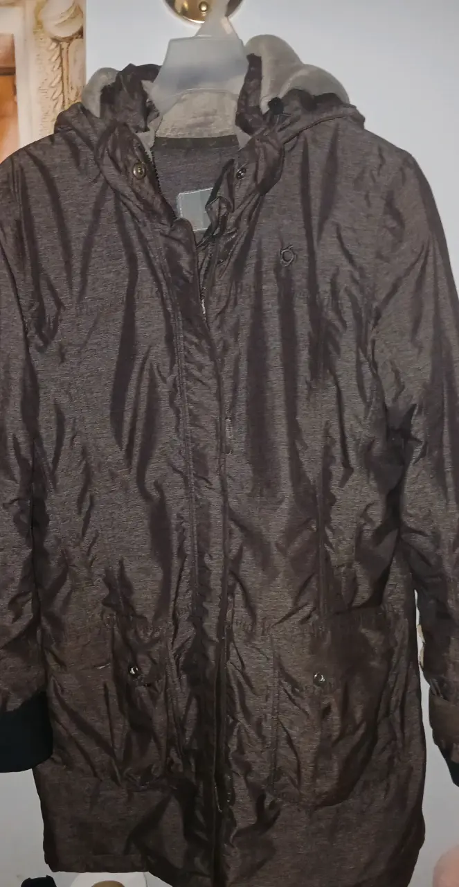 Parka marrón con capucha para invierno - 1