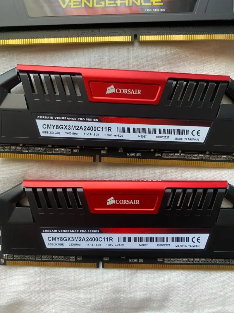 Memoria RAM Corsair Vengeance Pro 16GB - 2