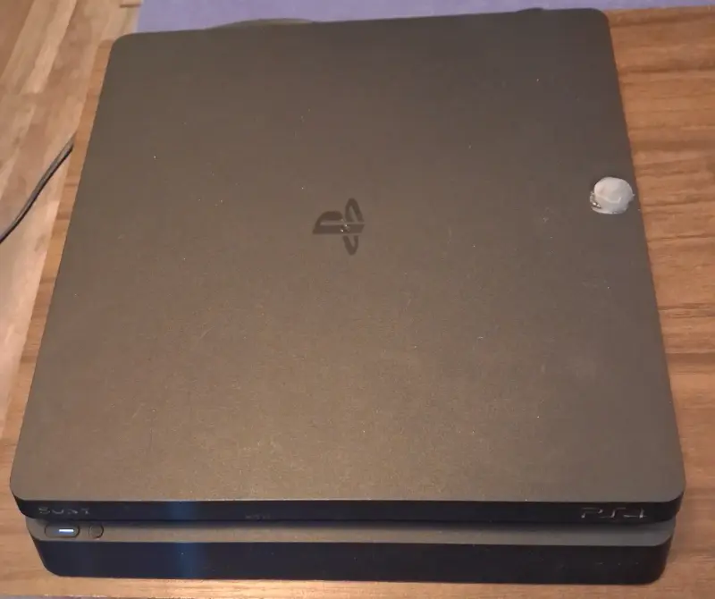 Consola Sony PlayStation 4 Slim usada - 1