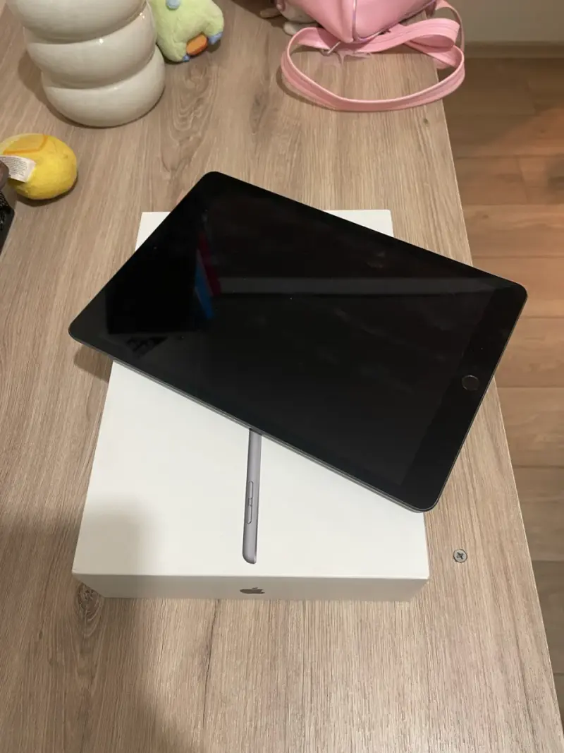 iPad Apple 7ma gen 128gb con caja original - 1