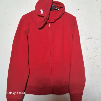 Polerón rojo con capucha y cierre - miniatura 3
