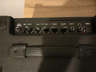 Amplificador Laney compacto para guitarra - miniatura 2
