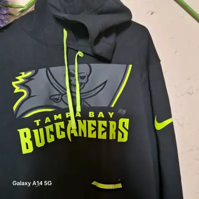 Polerón Tampa Bay Buccaneers Nike con capucha - miniatura 3