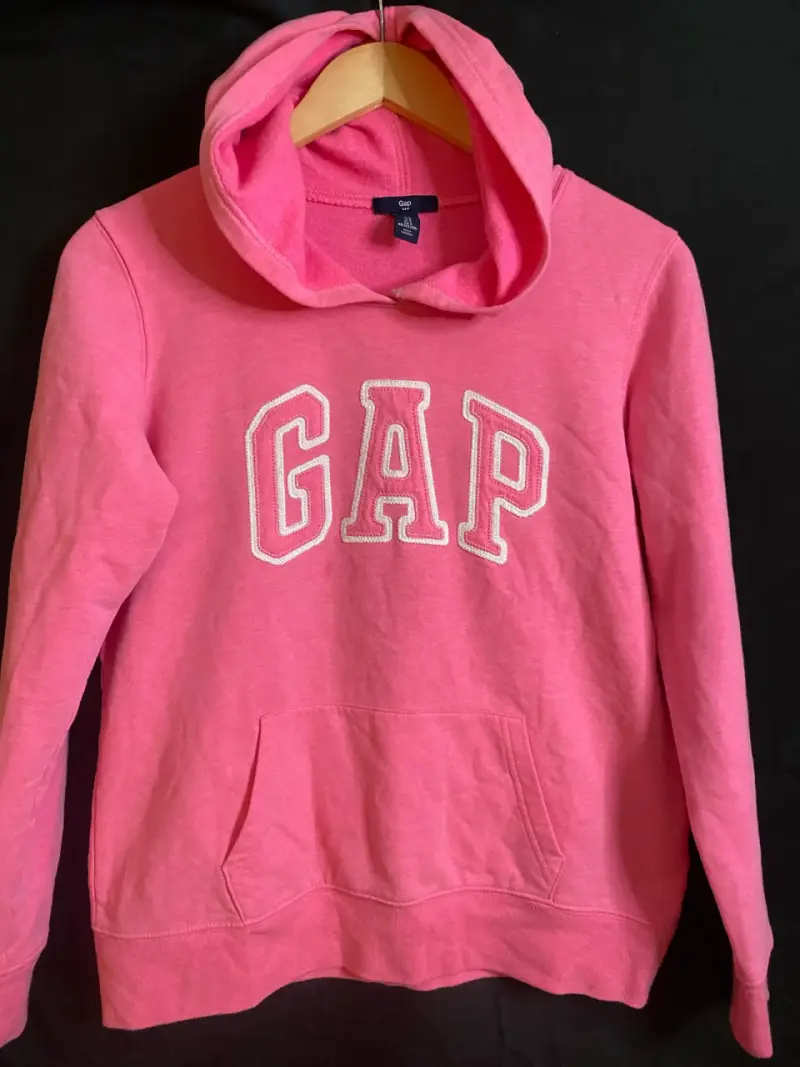 Polerón GAP rosado con capucha