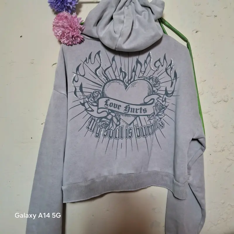 Polerón gris con capucha F2F estilo casual - 4