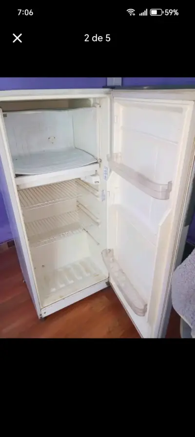 Refrigerador de dos puertas en buen estado - miniatura 1