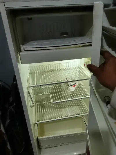 Refrigerador con congelador superior - miniatura 1