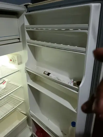Refrigerador con congelador superior - miniatura 2