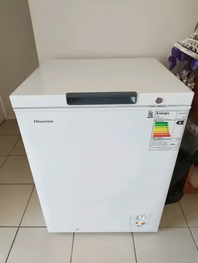 Congelador Hisense blanco eficiente A+ - miniatura 1