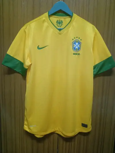 Camiseta Nike Brasil amarilla y verde - miniatura 1