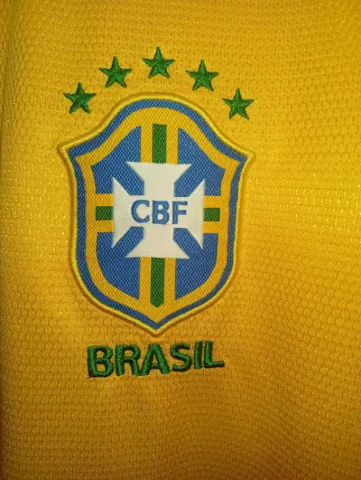 Camiseta Nike Brasil amarilla y verde - miniatura 2