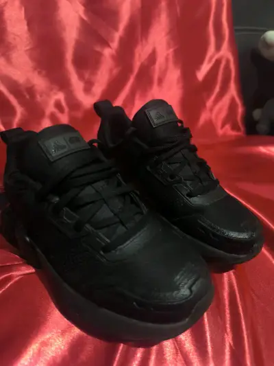 Zapatillas negras deportivas con diseño especial - miniatura 5