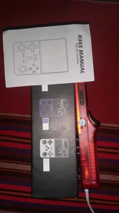 Consola de juegos portátil R36S naranja - miniatura 3