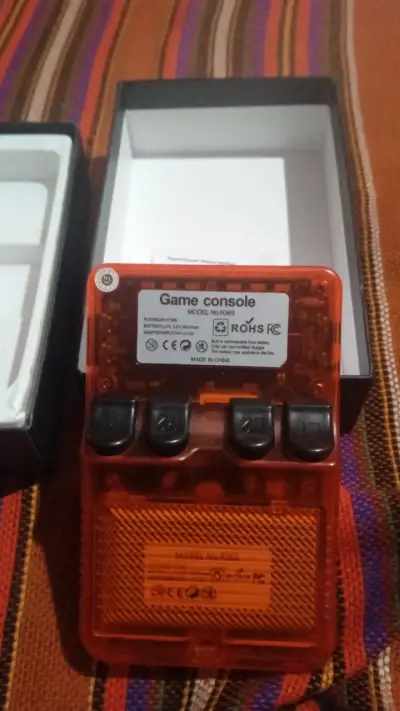 Consola de juegos portátil R36S naranja - miniatura 6