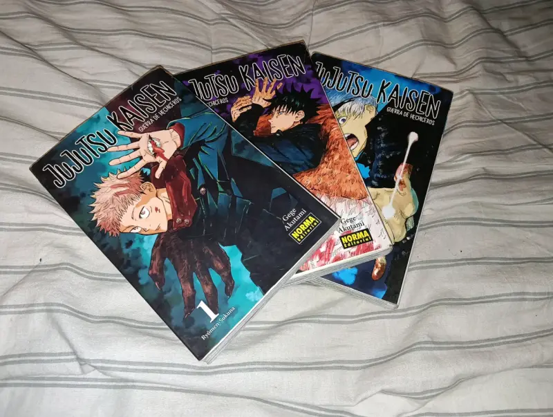 Colección de mangas Jujutsu Kaisen volúmenes 1-2-4