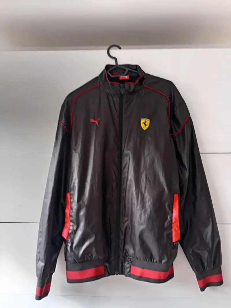 Chaqueta deportiva Puma Ferrari negra y roja - 1