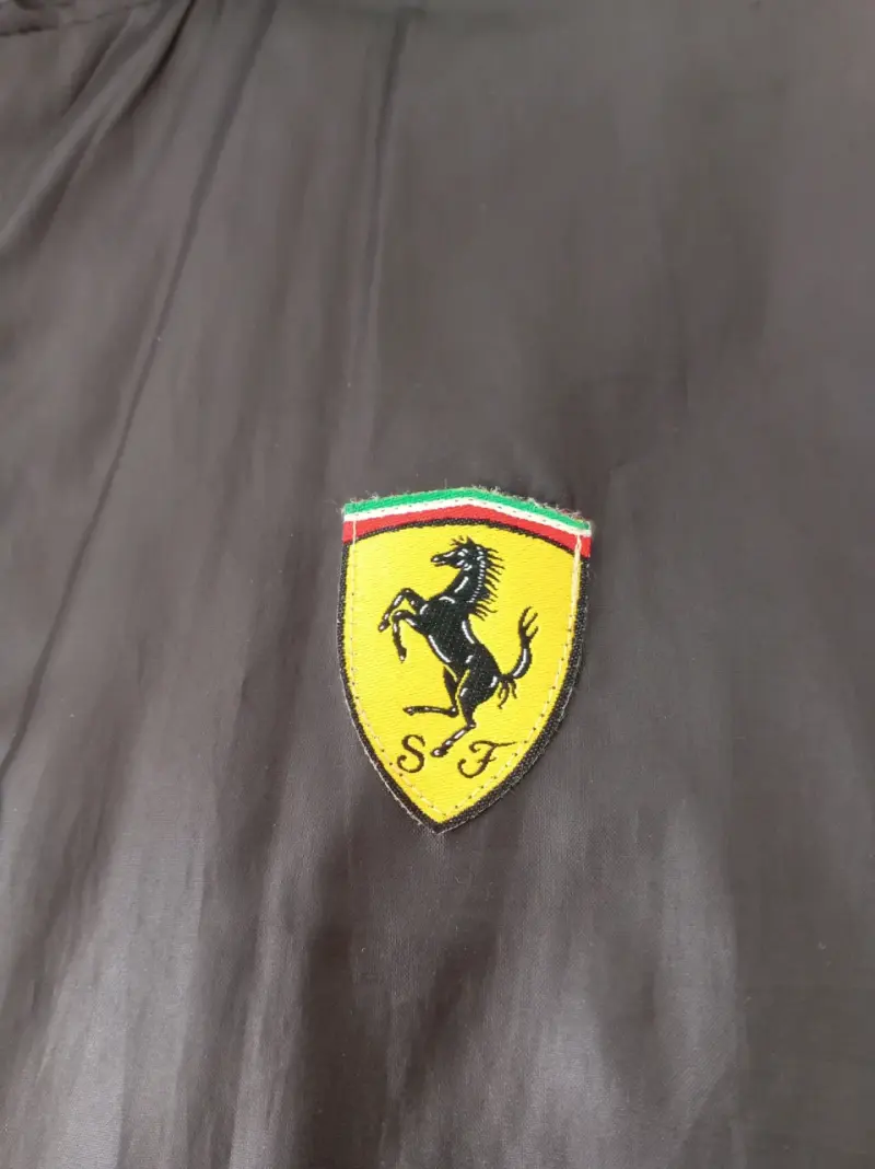 Chaqueta deportiva Puma Ferrari negra y roja - 2