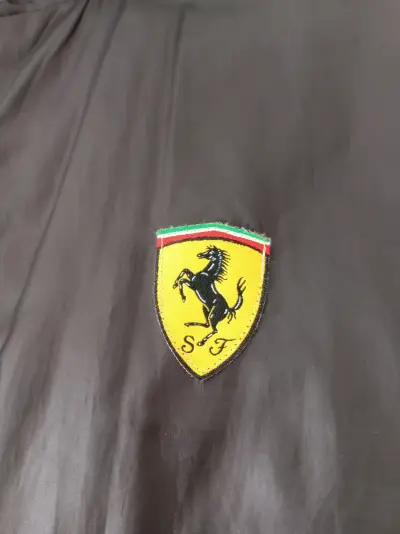 Chaqueta deportiva Puma Ferrari negra y roja - miniatura 2