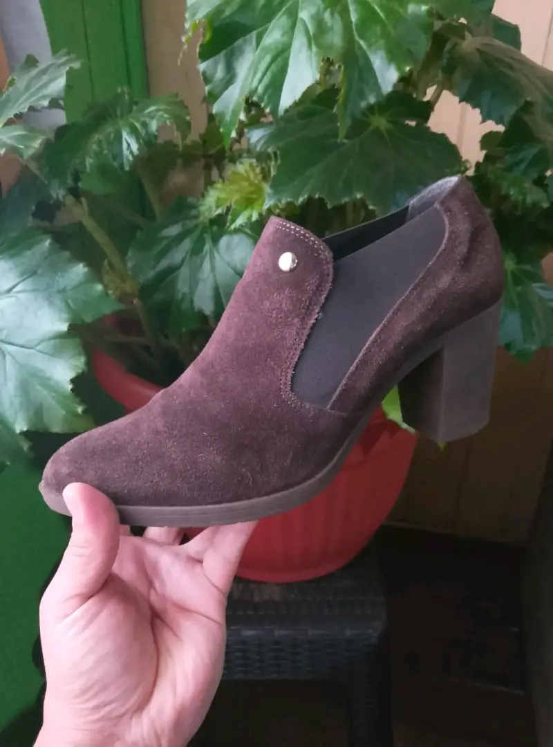 Botines de gamuza marrón con tacón - 1