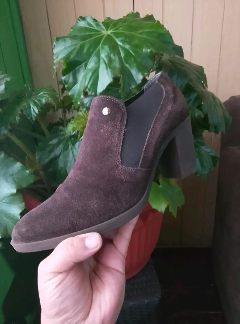 Botines de gamuza marrón con tacón - 2