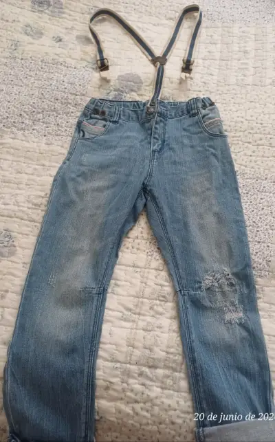 Jeans de niño con suspensores - miniatura 1
