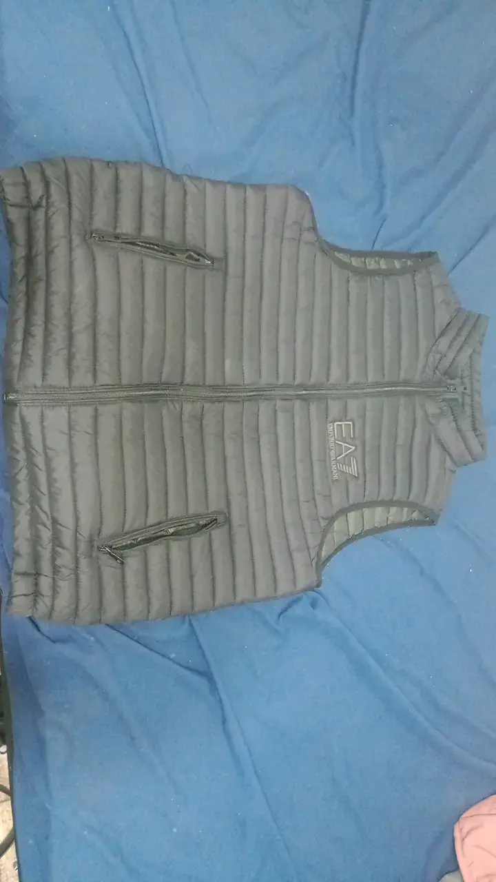 Poleras, jeans y chaqueta para hombres - 3