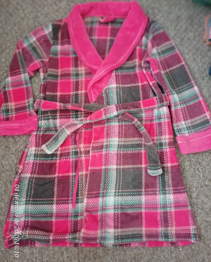 Bata de baño a cuadros rosados