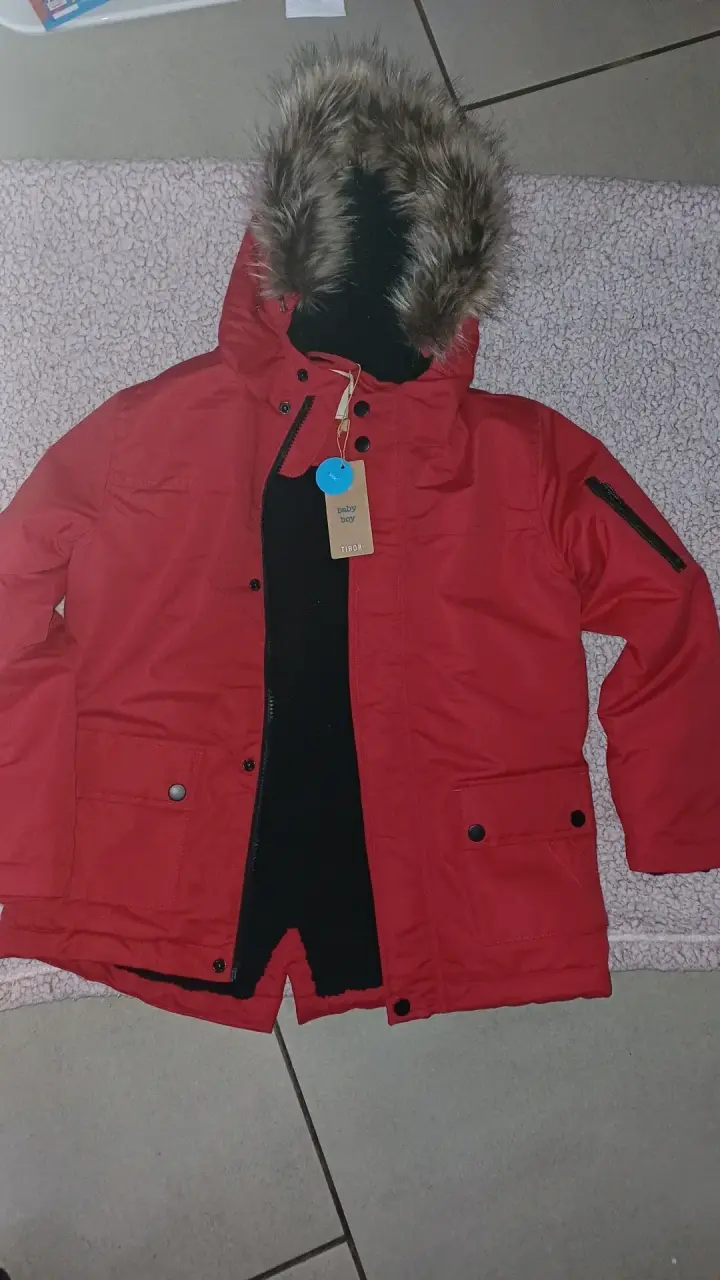 Chaqueta roja para niño con capucha de piel - 1