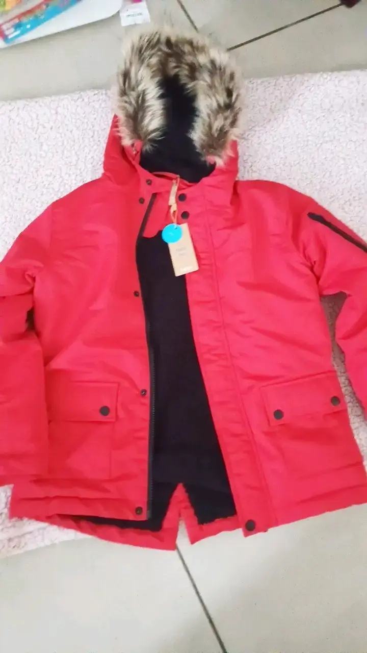 Chaqueta roja para niño con capucha de piel - 2