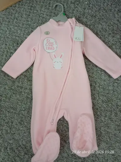Pijama enterito de bebé color lila con pingüino - miniatura 2