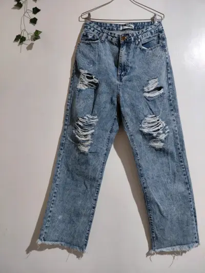 Jeans desgastados de mezclilla azul - miniatura 1