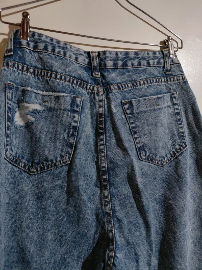 Jeans desgastados de mezclilla azul - 3