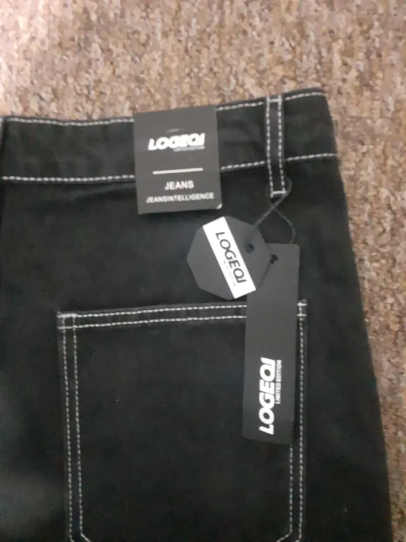 Pantalones cargo negros con bolsillos - 3