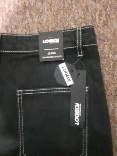 Pantalones cargo negros con bolsillos - miniatura 3