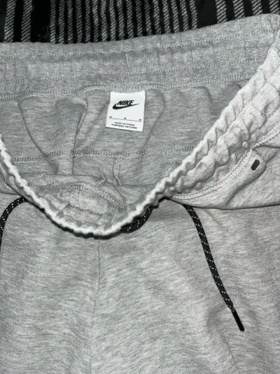 Pantalones deportivos Nike grises con bolsillo - miniatura 5